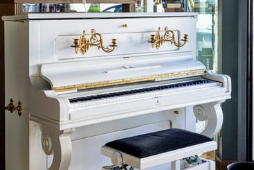 white piano player's electronic yamaha piano in atrezzo acoustic piano
