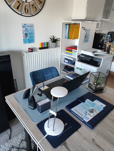 bureau hadmin assist poste de travail