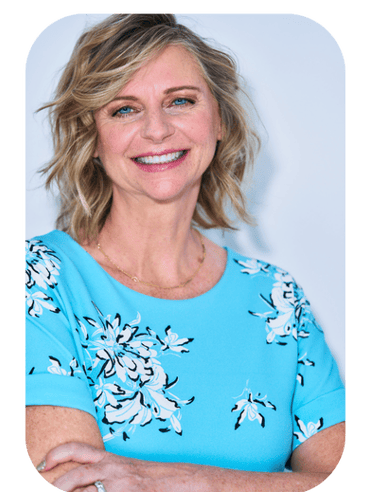 Romana Pires Photo Standing Arms Folded