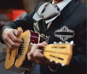 mariachi y cumbia logo