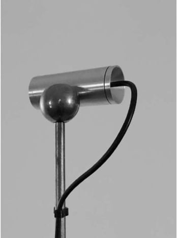 Foco técnico orientable VOLTA con cabezal cilíndrico y diseño metálico industrial