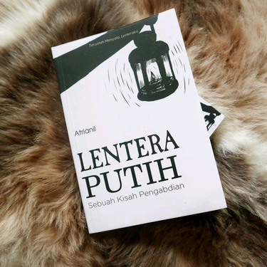 Lentera Putih logo