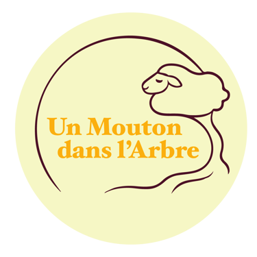 un mouton dans l'arbre créations luminaire deco et design nature et organique en laine et bois logo