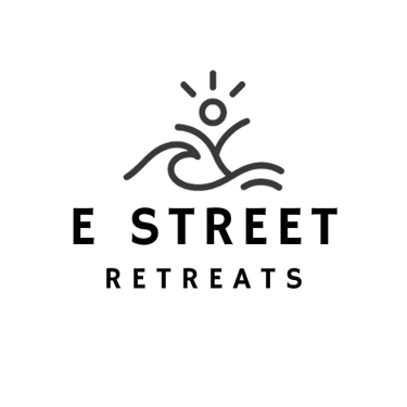 Live Freely Retreats logo