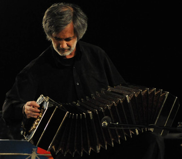 Héctor Ulises Passarella logo