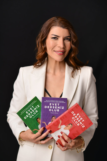 Yeşim Kuzu Theta Akademi  logo