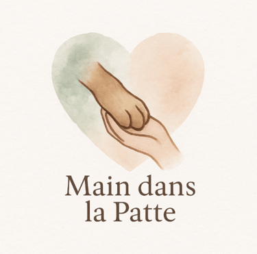 Main dans la patte logo
