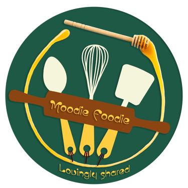 Moodie Foodie Granola Bars, Ragi Laddu and Cheesecakes logo