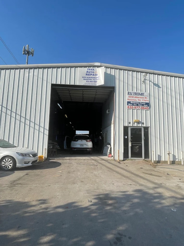 Issa Auto Repair logo