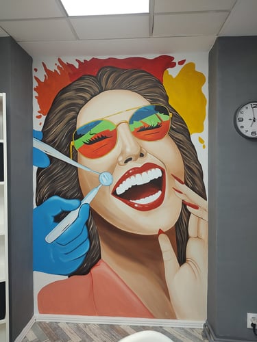 Pictură murală portret modern femeie.