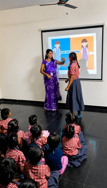 Hindi teacher conducting an interactive Hindi learning class for kids at Little Cubs Learning Academ