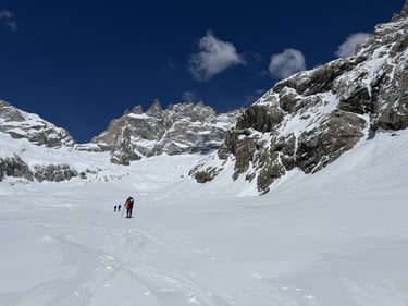 Tour de la Meije con esquís de montaña. Subida al refugio Promontoire. Sur de la Meije