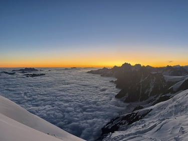 Mont Blanc, montaña de 4.810m, la más alta de los Alpes. Foto amanecer en Gouter