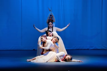 Bailarinas de colectiva roja y rojo liminal ags