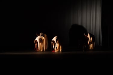 Bailarinas de colectiva roja y rojo liminal ags