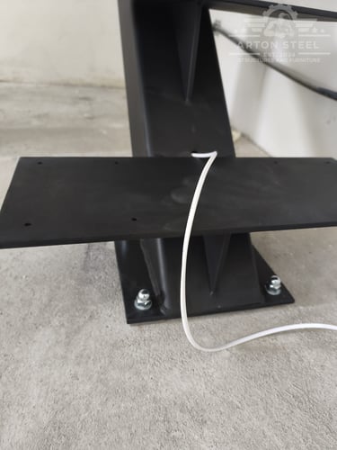 Arton Steel által gyártott masszív fém lépcső 