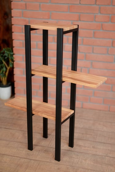 rusztikus, minőségi fém szerkezetű polc, keményfa berakással az Arton Steeltől