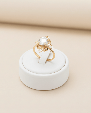 anillo elegante de oro laminado con piedra zirconia