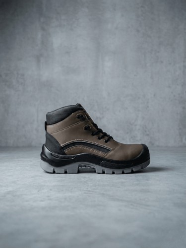 Bota de seguridad color cafe 