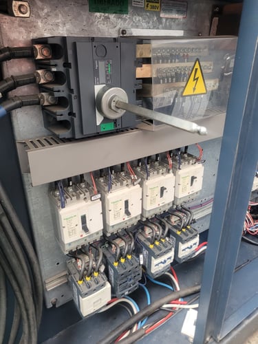 Eletricista de manutenção elétrica