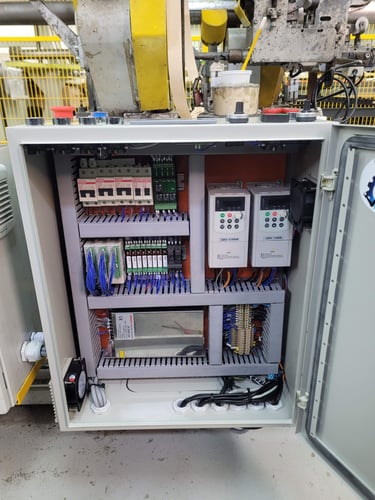 Manutenção elétrica em máquina industrial por eletricista em Diadema