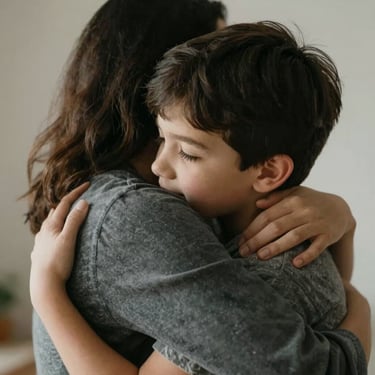 Madre e hijo de crianza que representa la union y el vinculo asi como sus derechos herenciales