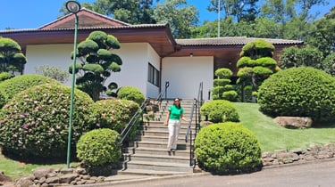 Clara Coelho no Japão em vivência da linhagem budista Nichiren. Formação e espiritualidade no Recant
