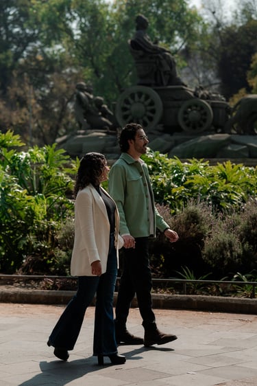 sesión pareja colonia roma cdmx, fotografo destino, fotografo cdmx, sesión pareja fuente cibeles en ciudad de méxico