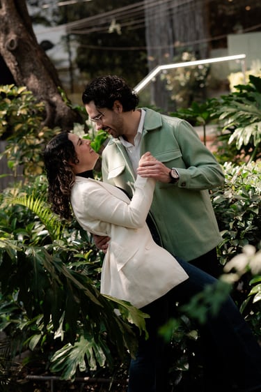 sesión pareja colonia roma cdmx, fotografo destino, fotografo cdmx, sesión pareja fuente cibeles en ciudad de méxico