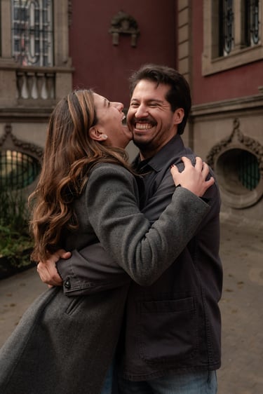 sesión plaza río de janeiro, sesión pareja colonia roma cdmx, wedding photographer cdmx, destination wedding photographer