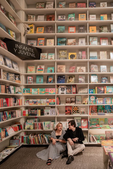 Mexico city wedding photographer, destination wedding photographer, photo session bookstore, photo session mexico city  