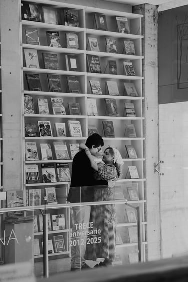 Mexico city wedding photographer, destination wedding photographer, photo session bookstore, photo session mexico city  