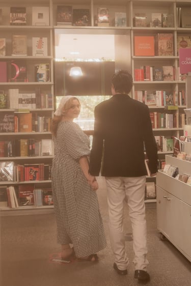 Mexico city wedding photographer, destination wedding photographer, photo session bookstore, photo session mexico city  