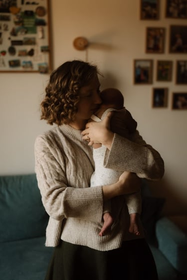 Sophie Sara Fotografie Newbornfotograf in Wiener Neustadt für natürliche Homestroy Babyfotos