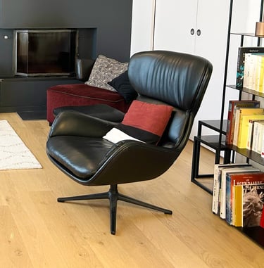 Image de la maison chemin du Pavillon, mise en valeur du fauteuil du salon