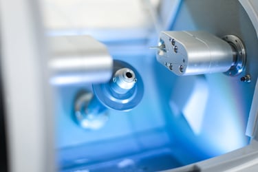 Fresadora cerec sirona para la fabricacion de dientes en una sola cita en distalclinic