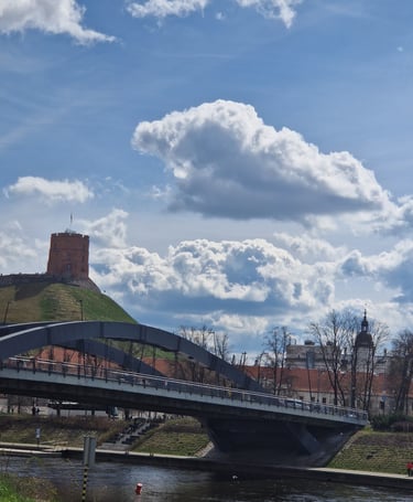 Karaliaus Mindaugo tiltas, Gedimino pilis, Nacionalinis muziejus