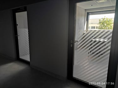 Veidrodinės ir matines pleveles klijavimas