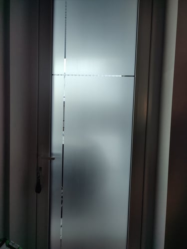 Veidrodinės ir matines pleveles klijavimas