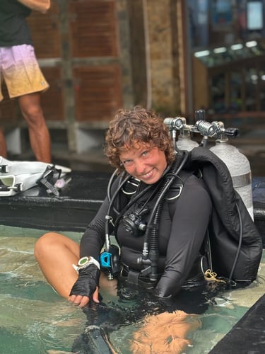 Confined water scuba training in the pool at Gili Scuba Diving, Gili Trawangan.