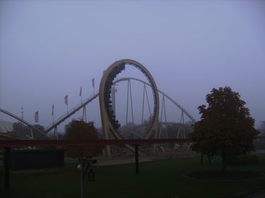 Looping star in de mist attractiepark slagharen 2007