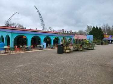 Hacienda restaurant en souvenirwinkel walibi condor vernieuwd  nieuw