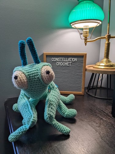 Teal Giant Praying Mantis