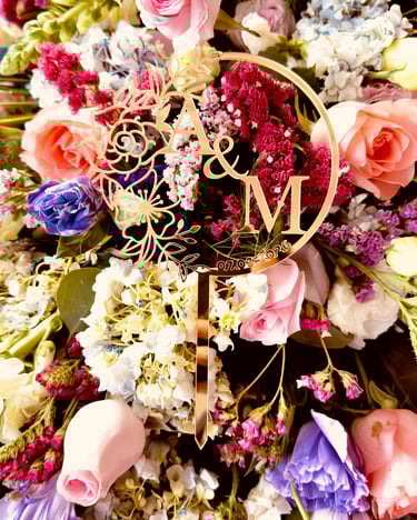 Cake Topper para boda en acrílico oro espejo con iniciales y fecha cortado en láser