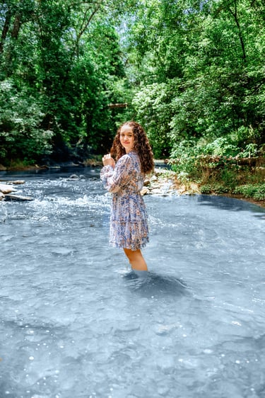 Lancaster PA senior picture photographer. Senior pictures in a creek