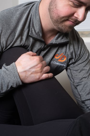 JD Osteopathy Treating hip and back pain using a leg