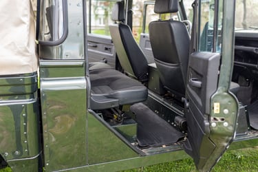 Land Rover Defender 130
