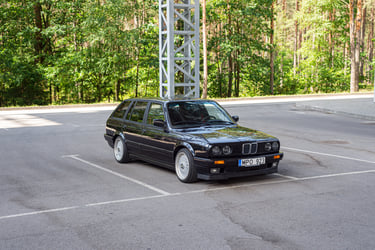 BMW E30 318i Touring Design Edition