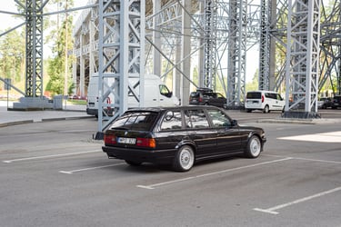 BMW E30 318i Touring Design Edition