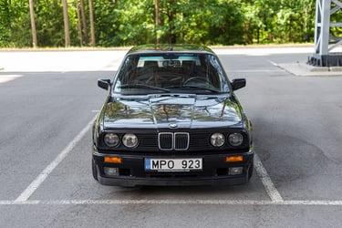 BMW E30 318i Touring Design Edition